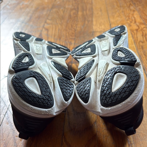 Hoka Bondi Women’s 9 B - Picture 6 of 8